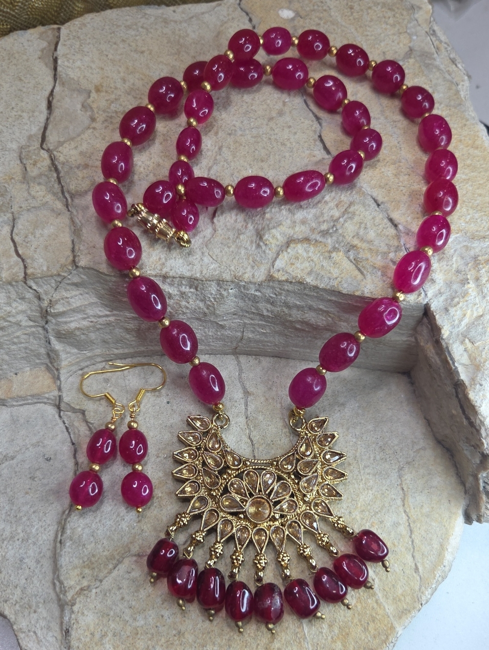 Gold-Tone Pink Ruby Agate Beaded Pendant Necklace and Earrings Set